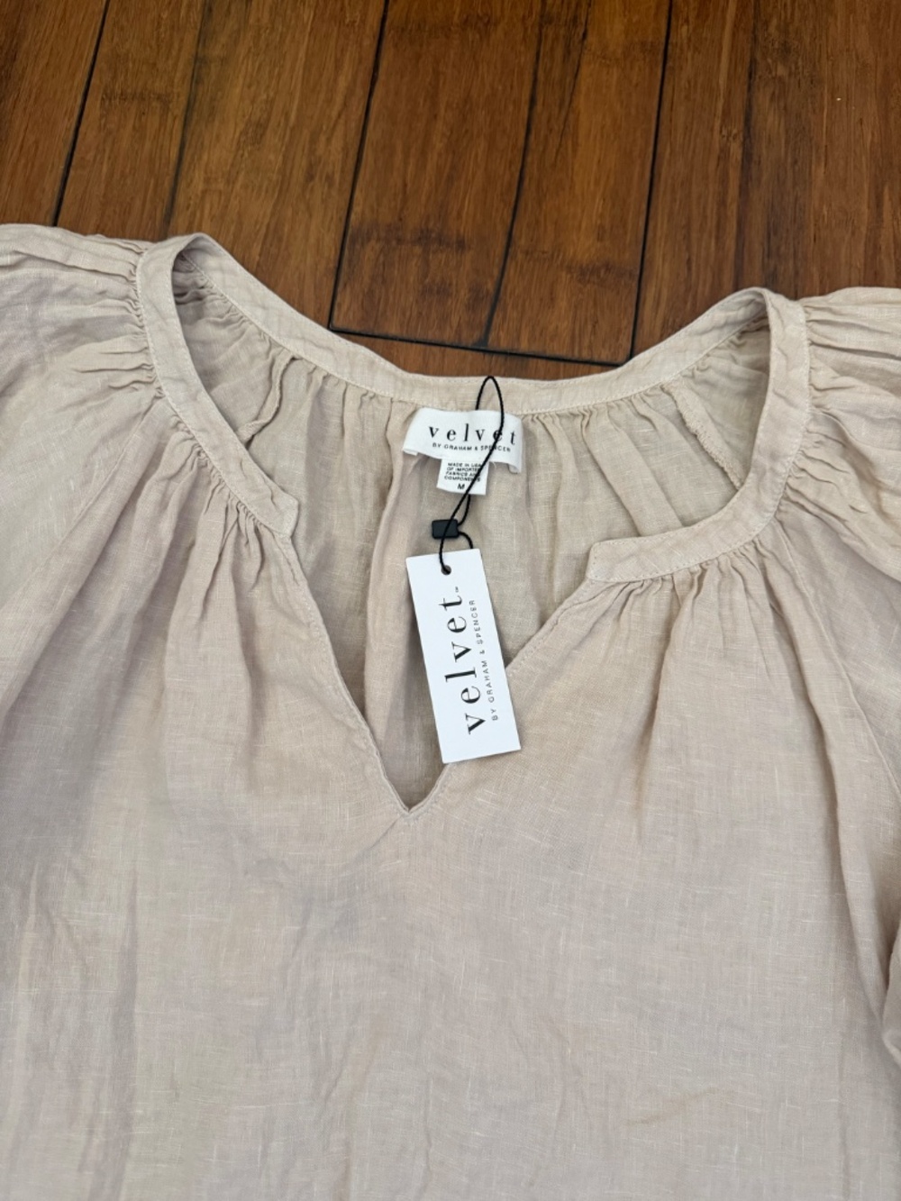Medium Velvet by Graham & Spencer Linen Flutter Sleeve Top Neutral Blouse - NWT - Picture 2 of 3